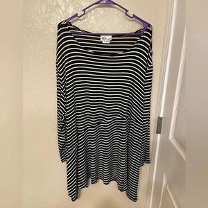 NWOT plus size 4x cotton blend long sleeve asymmetrical bodice seam black/white